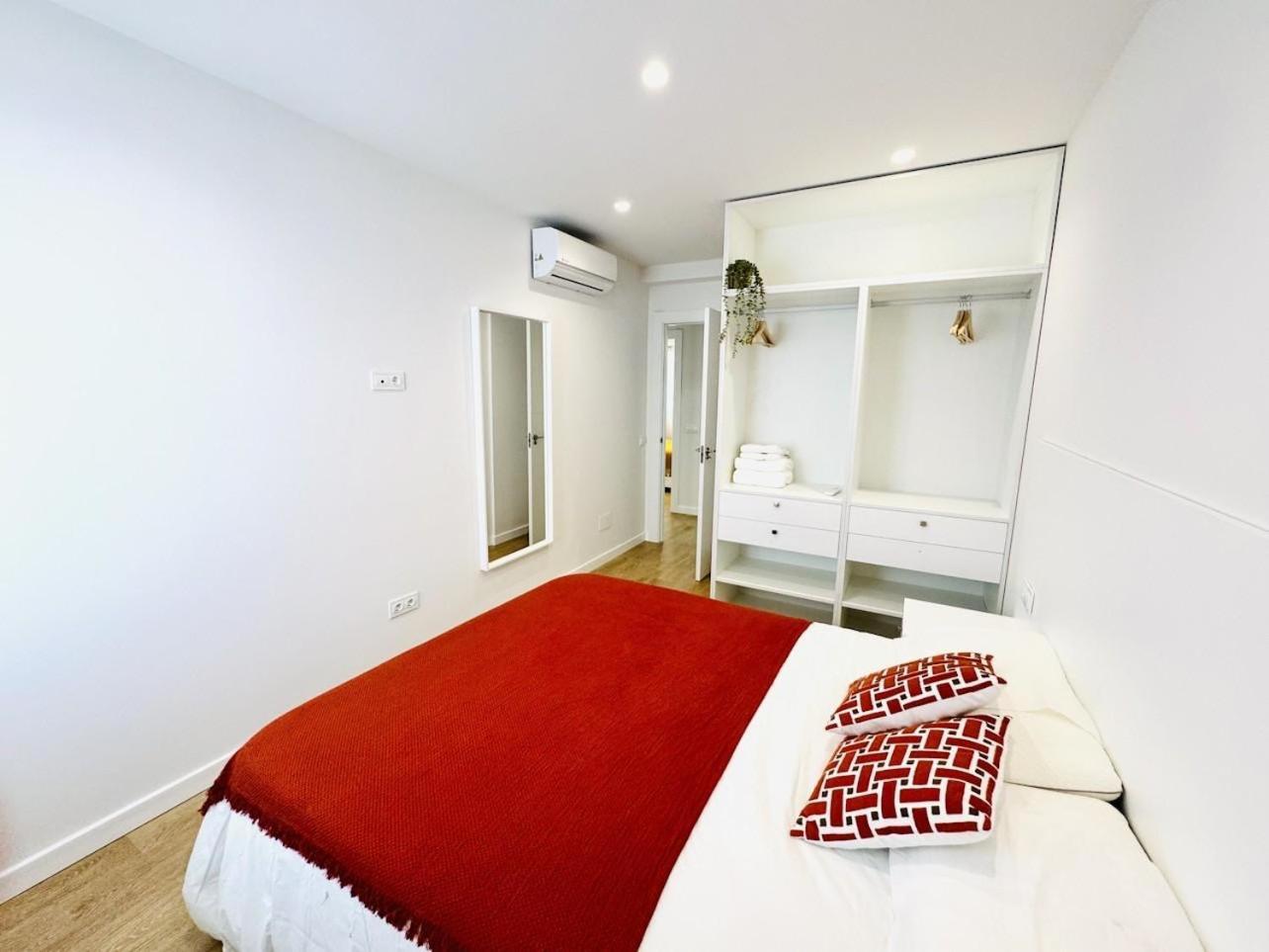 Family Apartment In The Malaga City Center المظهر الخارجي الصورة