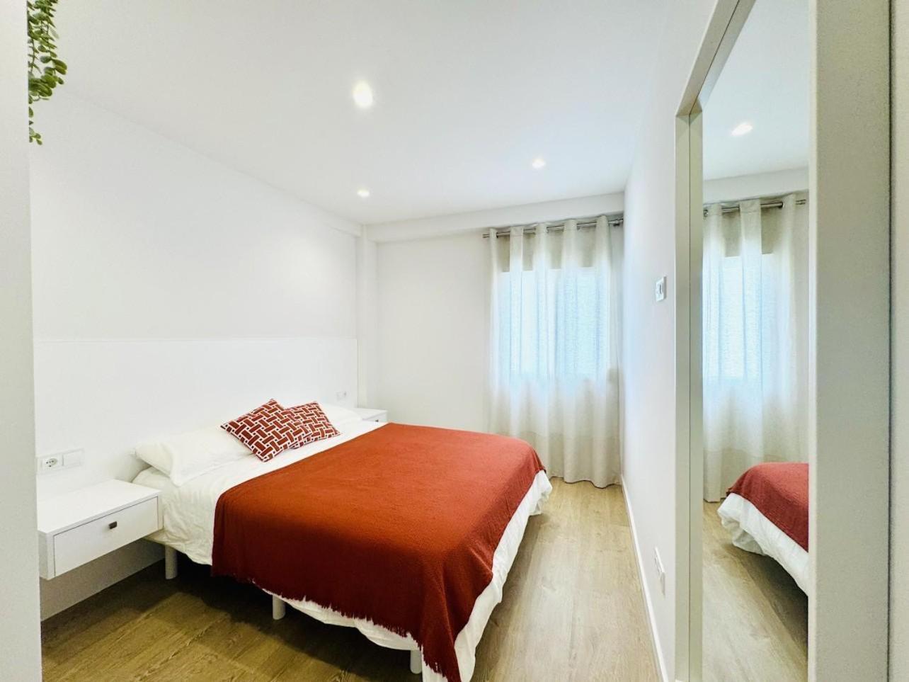 Family Apartment In The Malaga City Center المظهر الخارجي الصورة