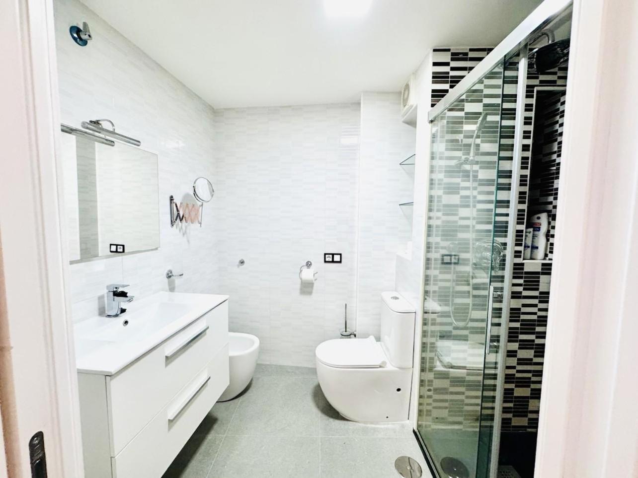 Family Apartment In The Malaga City Center المظهر الخارجي الصورة